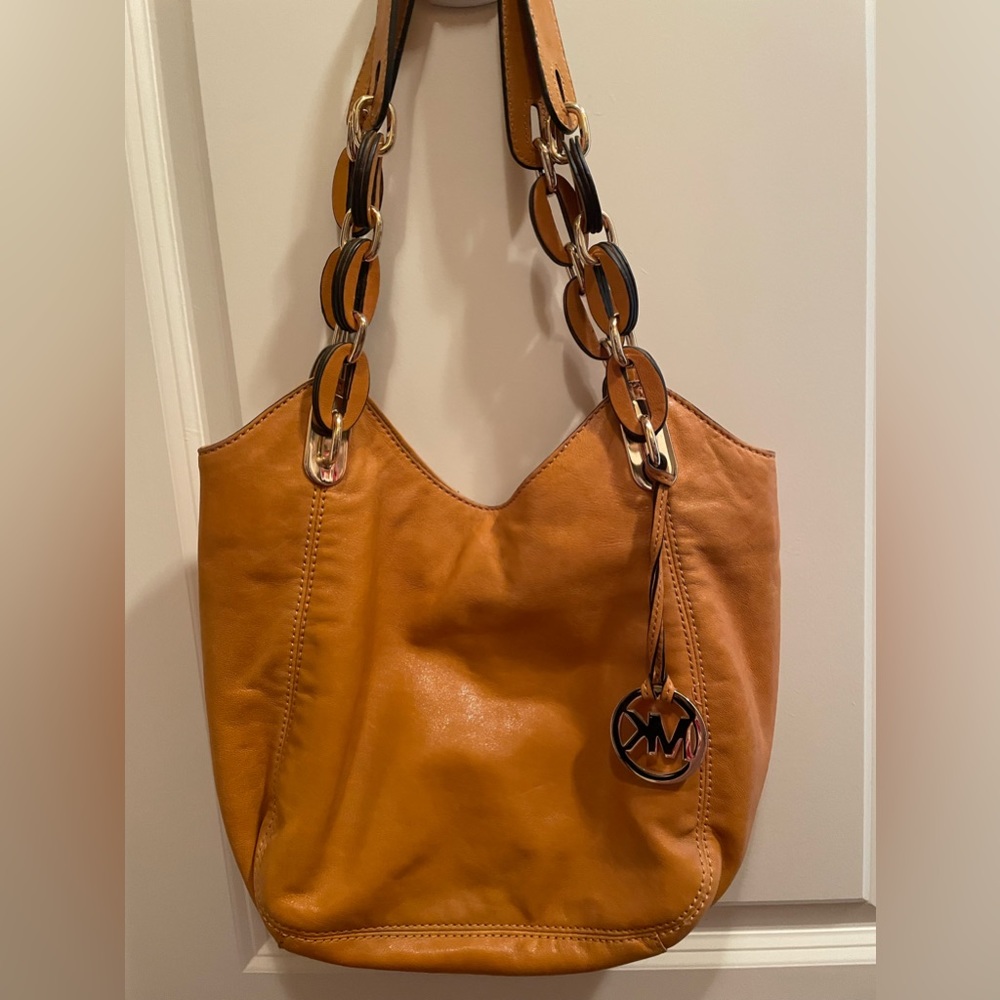 BEAUTIFUL SOFT GENUINE LEATHER IN VELVETY YELLOW